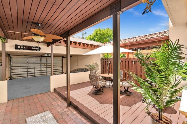 Building Photo - Fully Furnished Townhome in East Hollywood!