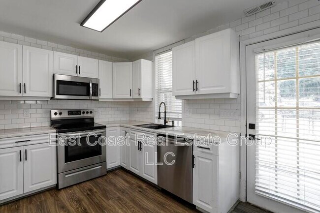 Building Photo - 131 Fairground Ave