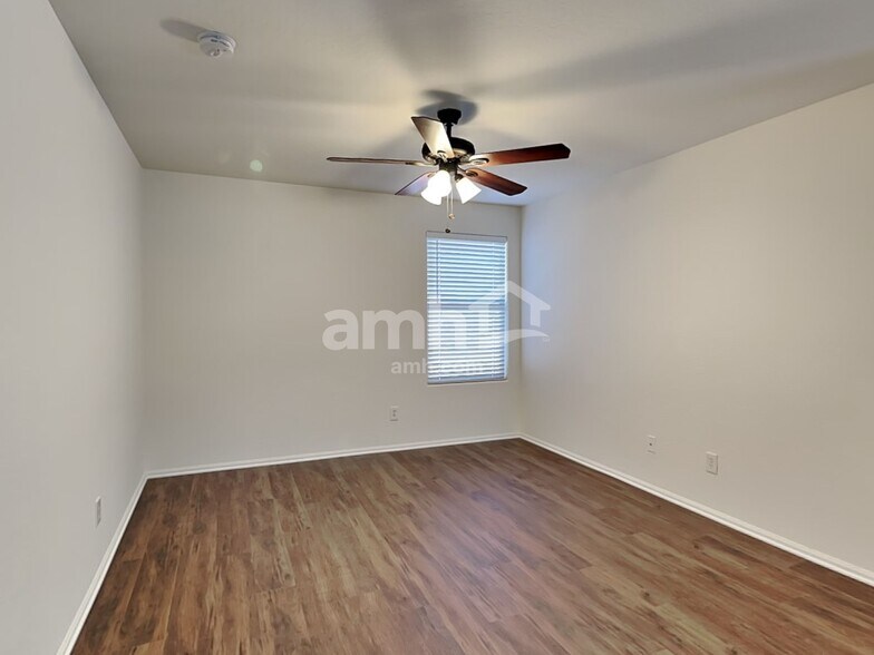 Building Photo - 17658 W Bloomfield Rd