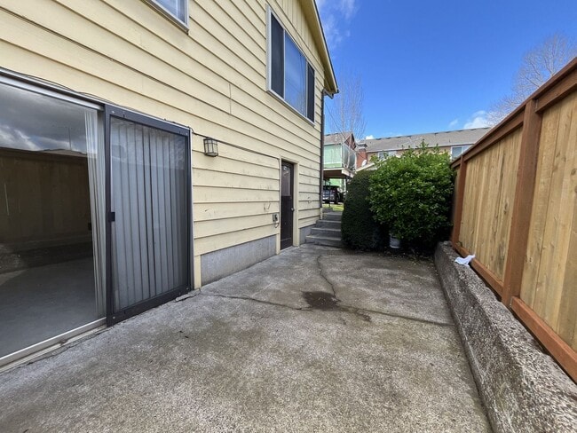 Building Photo - Spacious 3 Bedroom with Bonus Living Area, Patio & Built in Fireplace