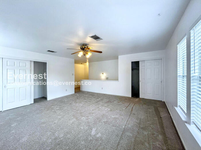 Building Photo - 1401 Balsam Way