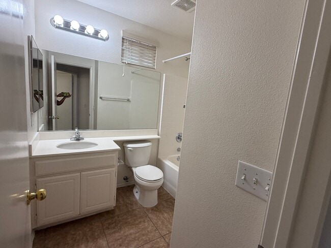 Building Photo - Brentwood Community- Centrally Located- 3 ...