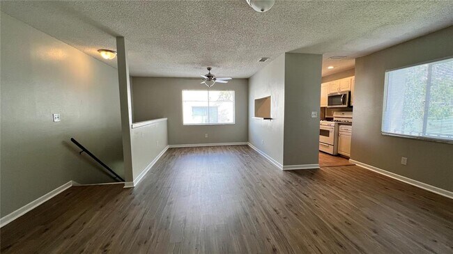 Building Photo - 632 Pavare Ct