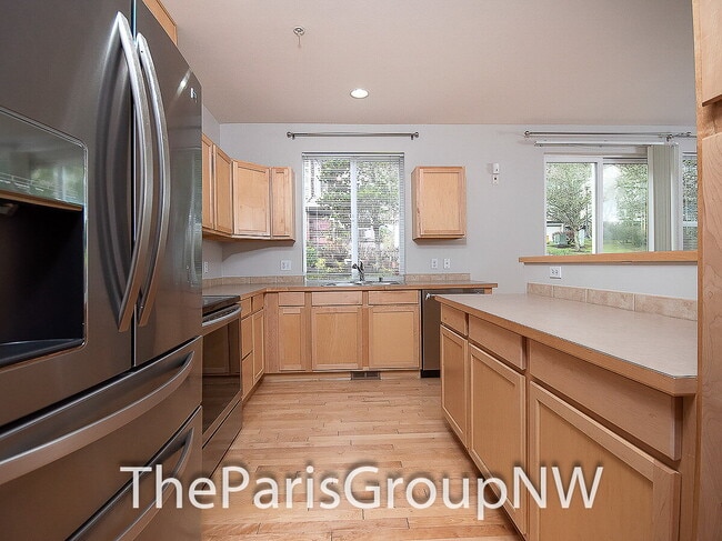 Building Photo - Remarkable River Ridge TH * 3br+Bonus * 2car Garage *Outdoor Rec