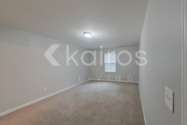 Building Photo - 945 Clayton Ct