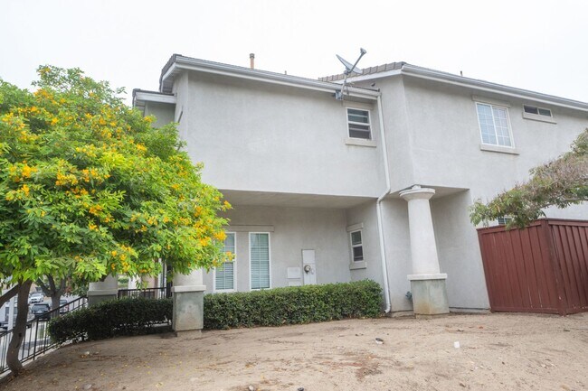 Building Photo - 511 Stork St