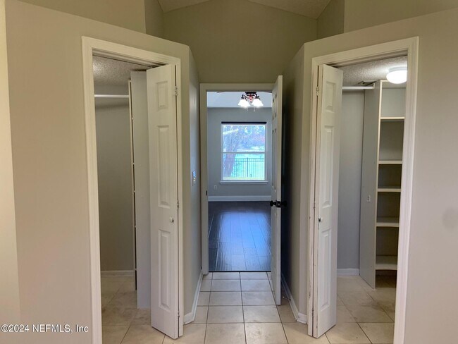Building Photo - 9226 Hawks Run Ln