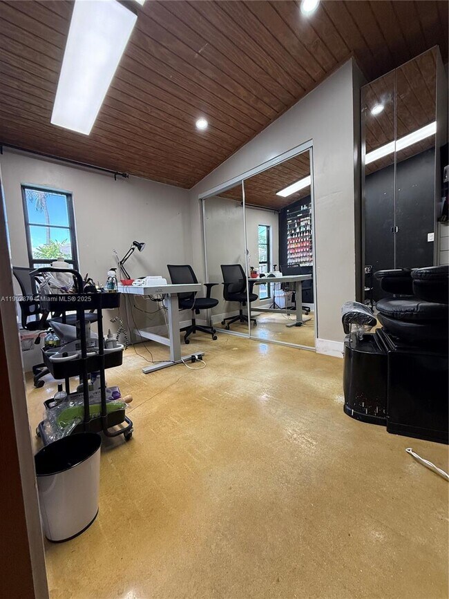 Building Photo - 6464 W 11th Ave