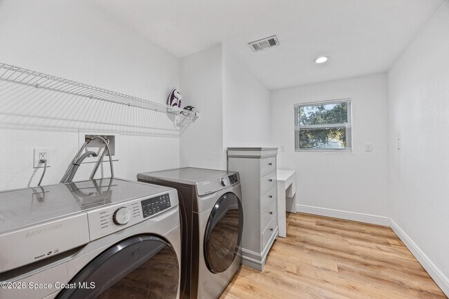 Building Photo - 826 Newfound Harbor Dr