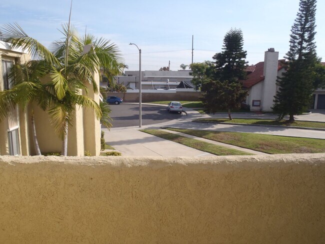 Building Photo - 17762 Paseo Cir