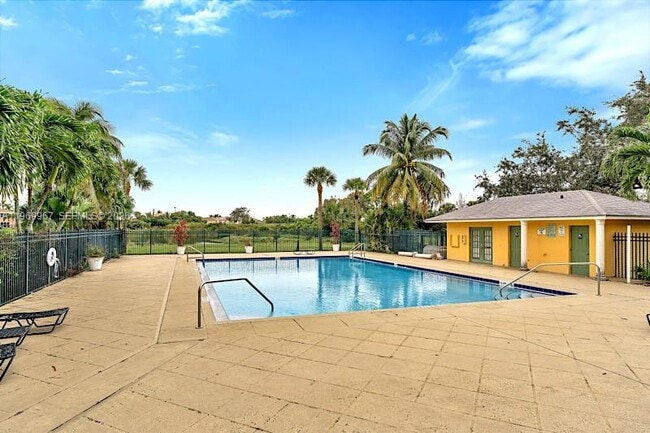 Building Photo - 1430 Meadows Cir W