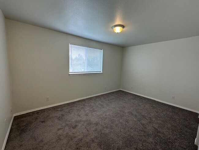 Building Photo - Renovated 3 Bed 2.5 Bath Home in South Park