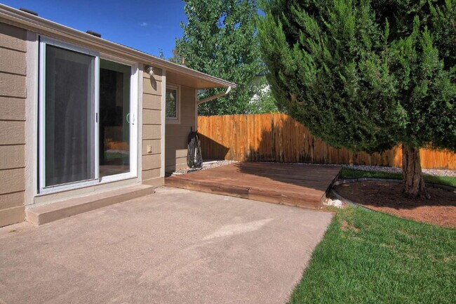 Building Photo - Charming Colorado Springs Rental in Top Ra...