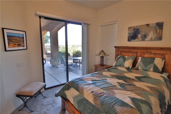 Building Photo - 2885 Esmerelda Dr