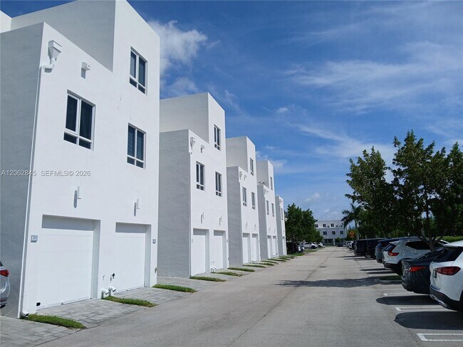 Building Photo - 6415 NW 102nd Path