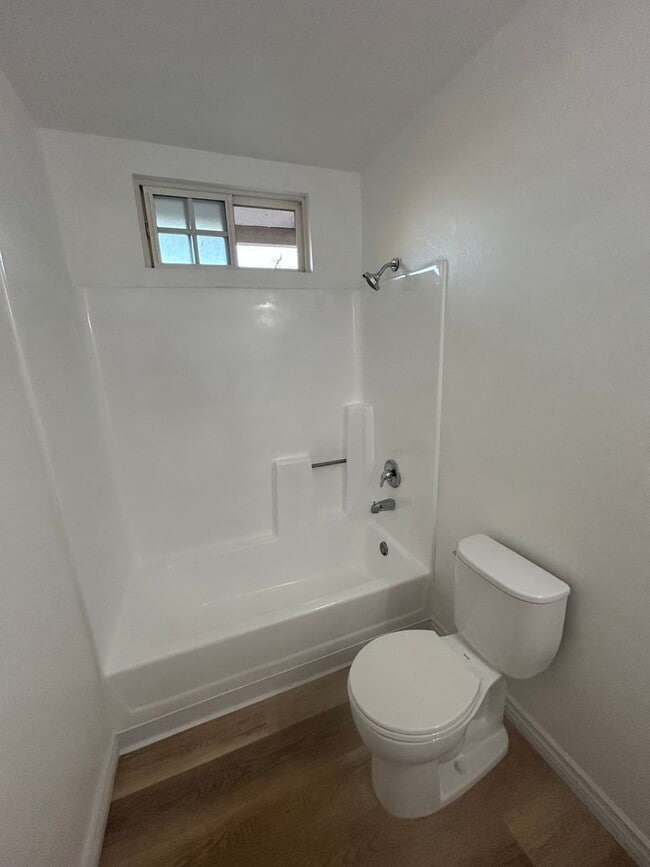 Building Photo - Charming Renovated 3 Bedroom/2 Bath Single...
