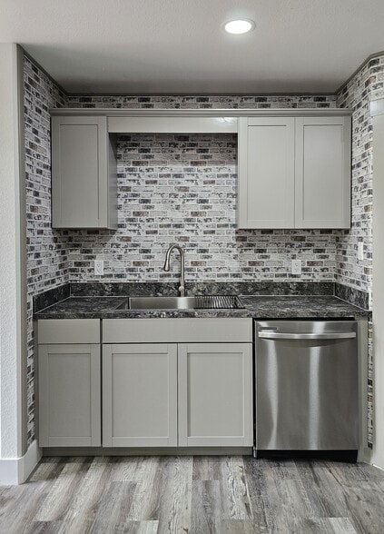 Building Photo - 1600 Orange Ave