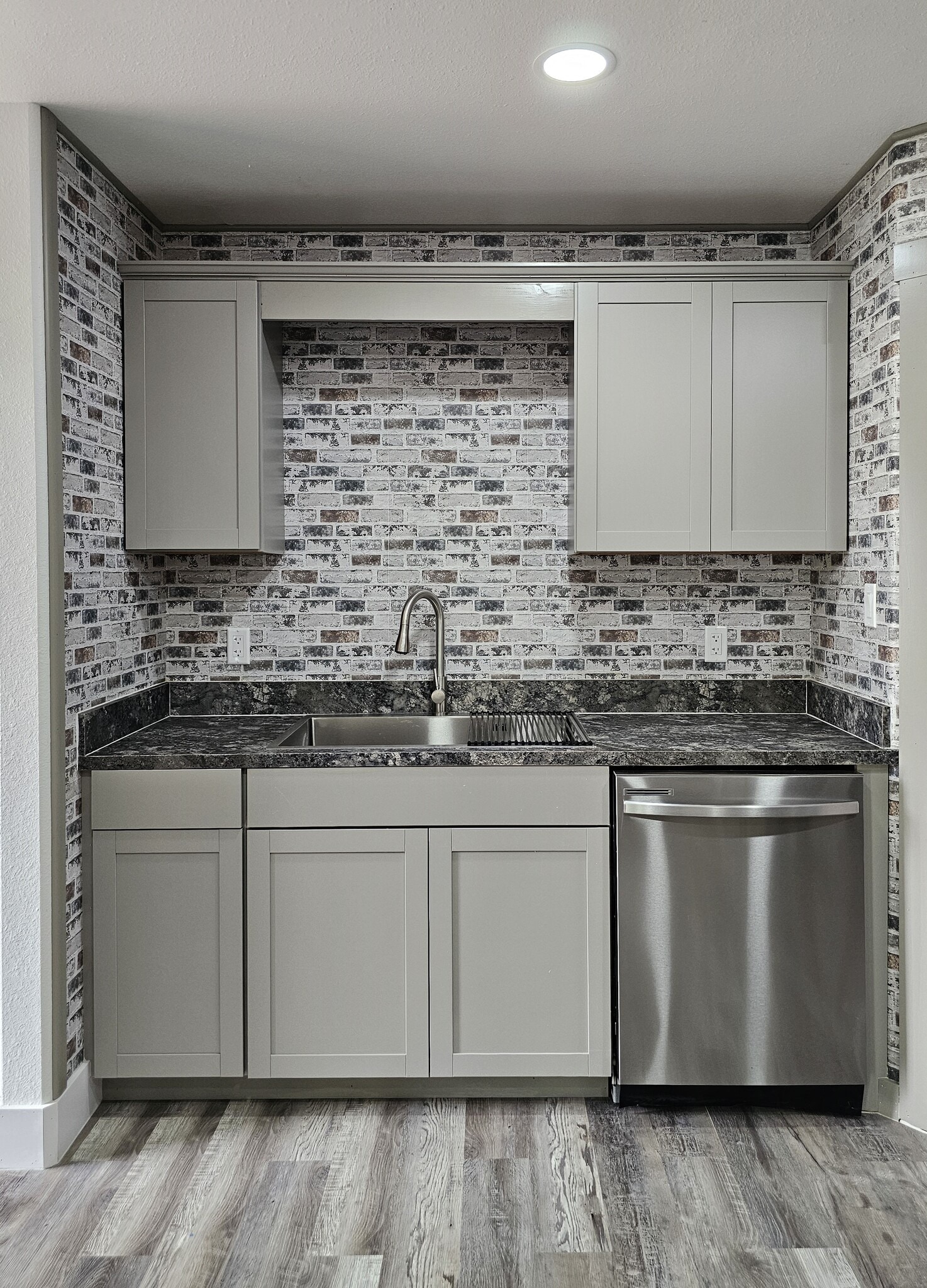 Building Photo - 1600 Orange Ave