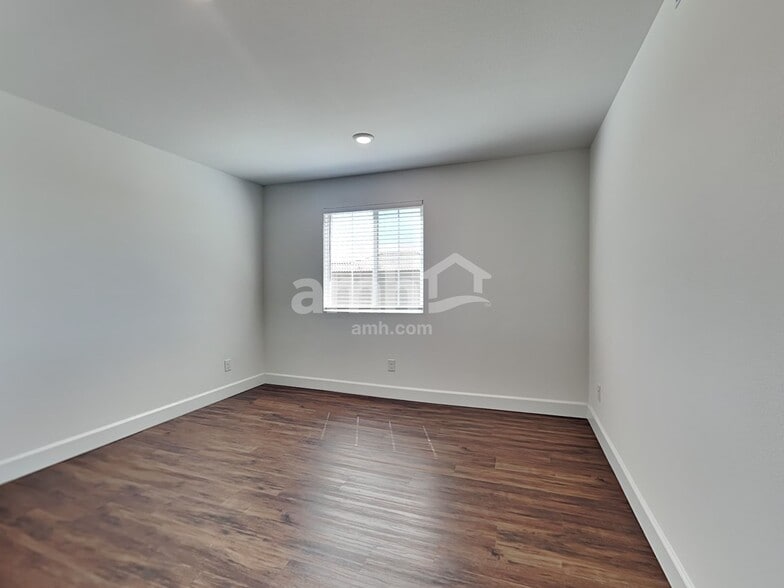 Building Photo - 4848 Blushing Star St