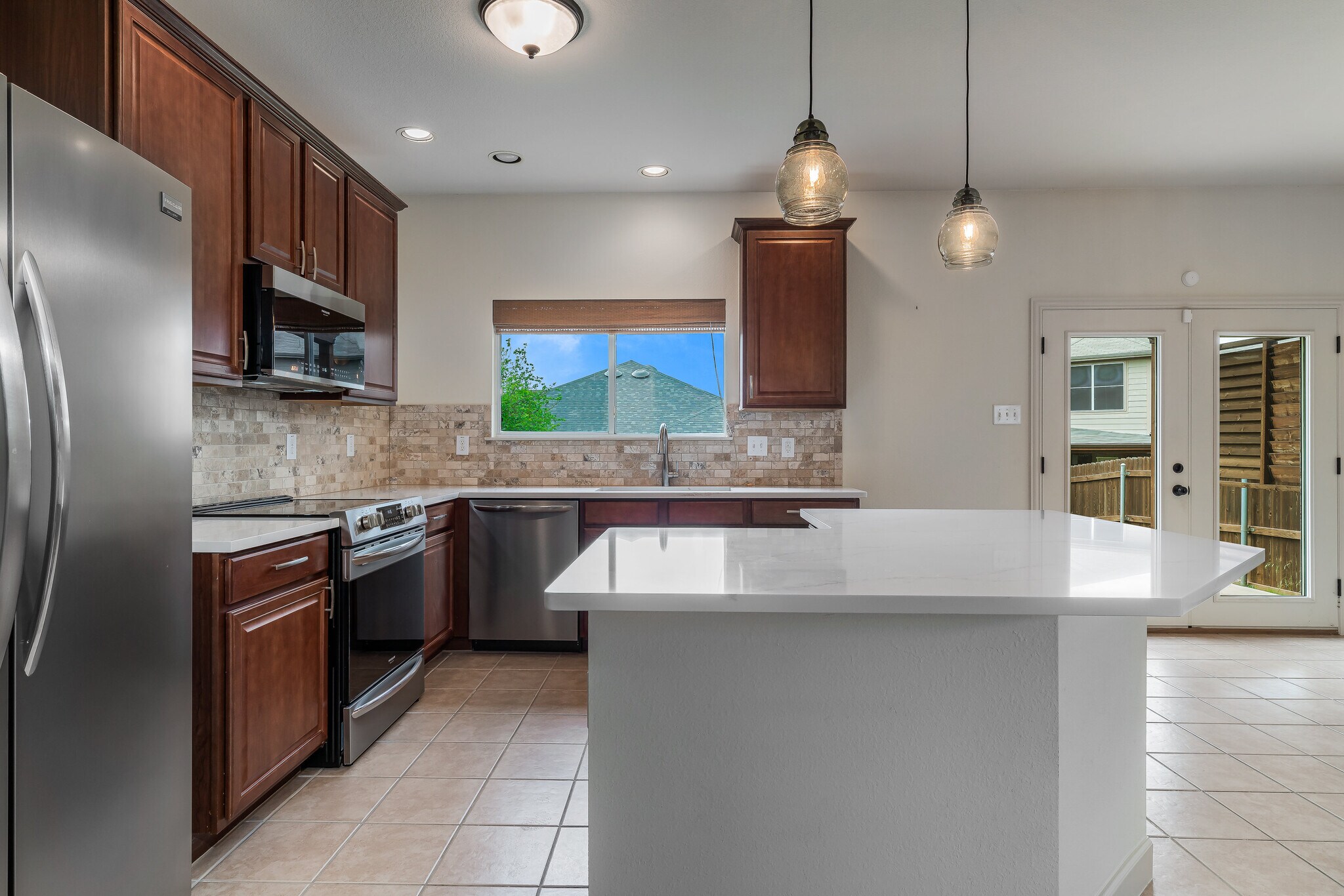 Building Photo - 5708 Sapphire Pool Trl