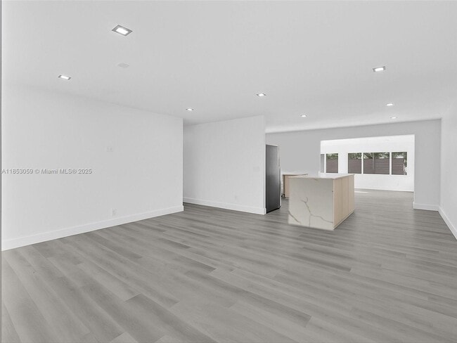 Building Photo - 2048 SW 37th Ave