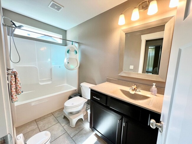 Building Photo - Spacious 4 Bedroom Home in Scenic Meadows ...
