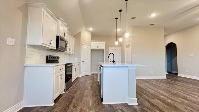 Building Photo - 6110 Coles Ln