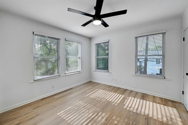 Building Photo - 2305 Longview St