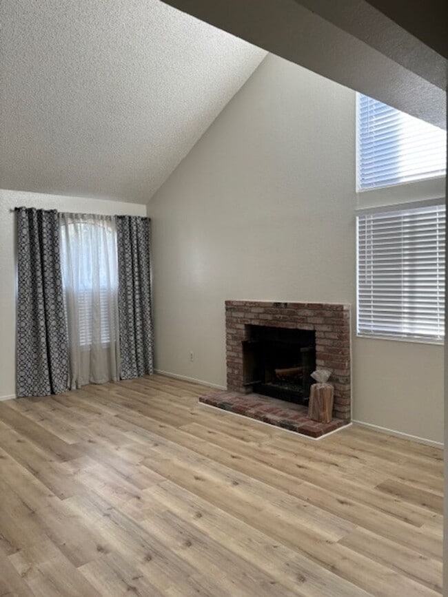 Building Photo - Beautiful 4 Bedroom, 3 Bathroom House Available Now!