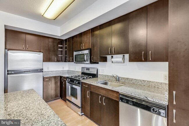 Building Photo - 440 L St NW