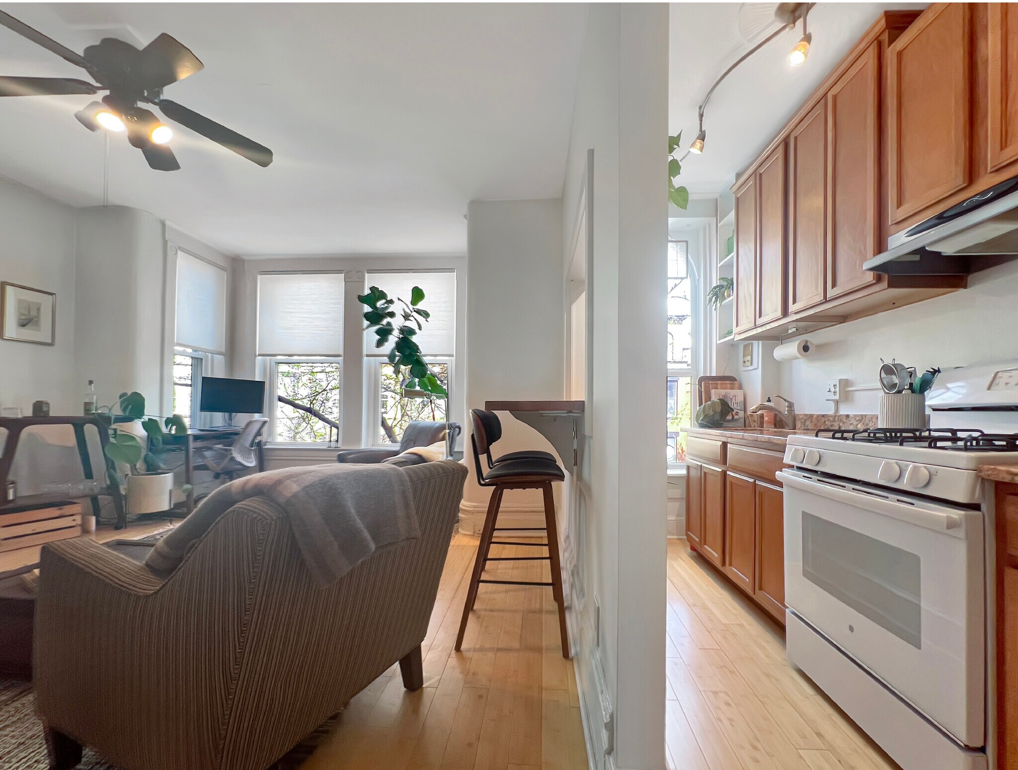 Building Photo - 1856 Mintwood Pl NW