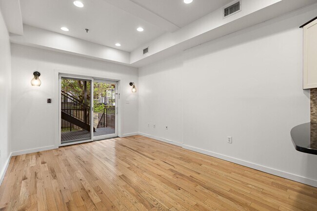 Building Photo - 412 Monroe St