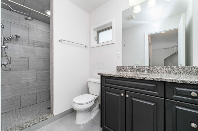 Building Photo - 537 Bird Ave