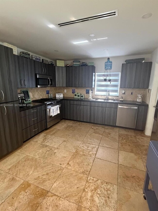 Building Photo - 20320 Bel Aire Dr