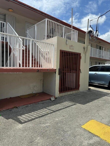 Building Photo - 2916 Funston St