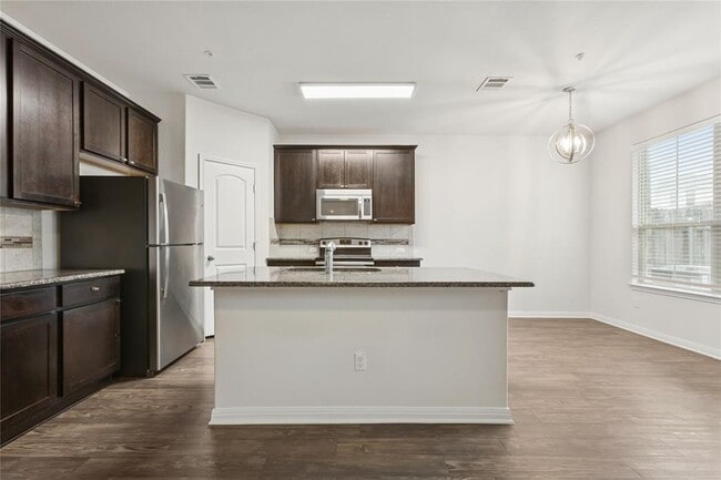 Building Photo - 1200 10th St