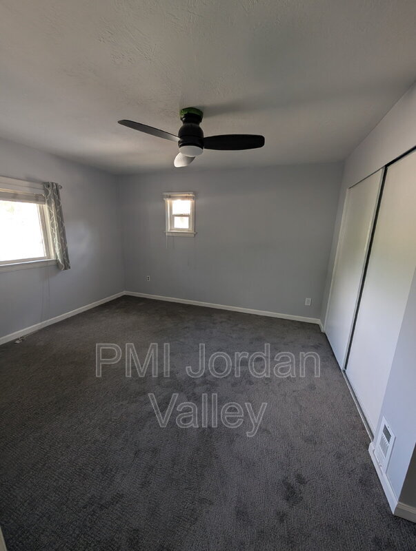 Building Photo - 2511 S 800 E