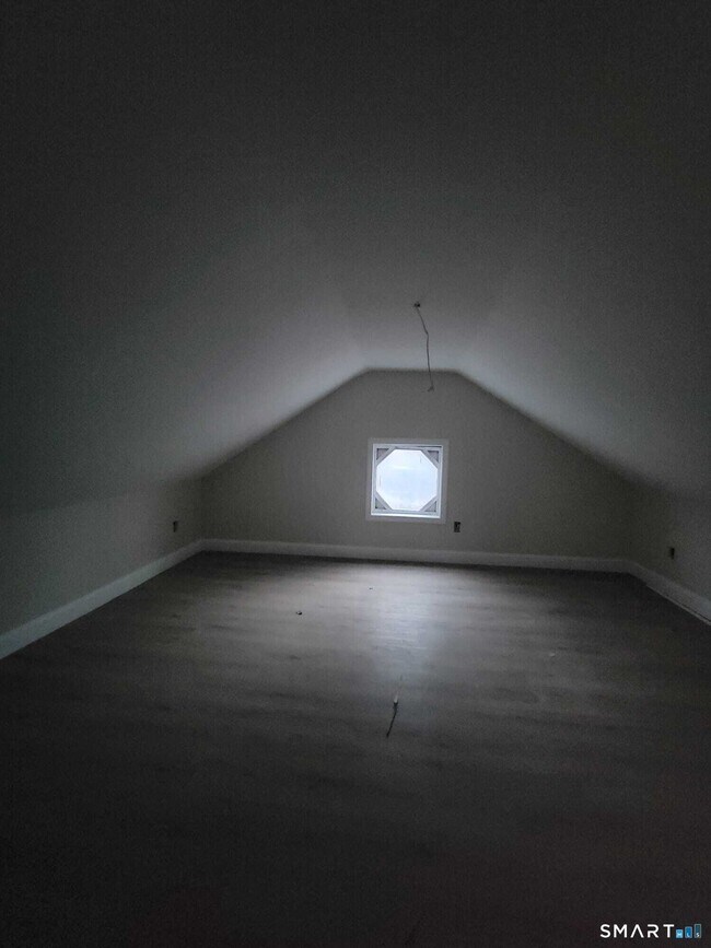 Building Photo - 219 Pleasant St