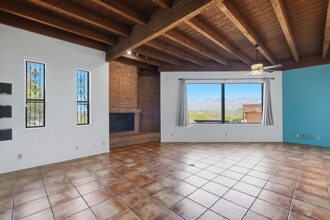 Building Photo - 770 N Lazy J Wy