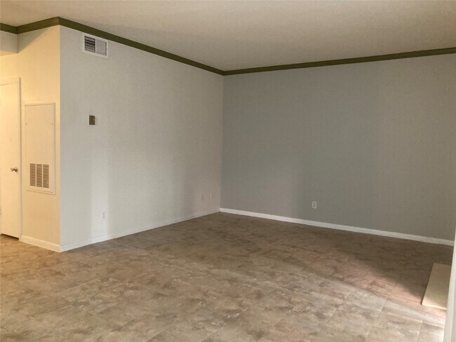 Building Photo - 6500 Harbor Town Dr