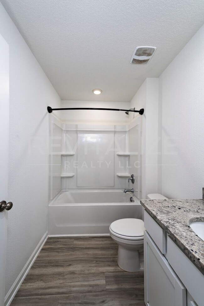 Building Photo - 1097 Hayward Lp