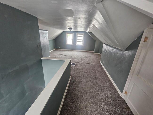 Building Photo - Spacious 3-Bedroom, 2-Bath South Euclid Home!