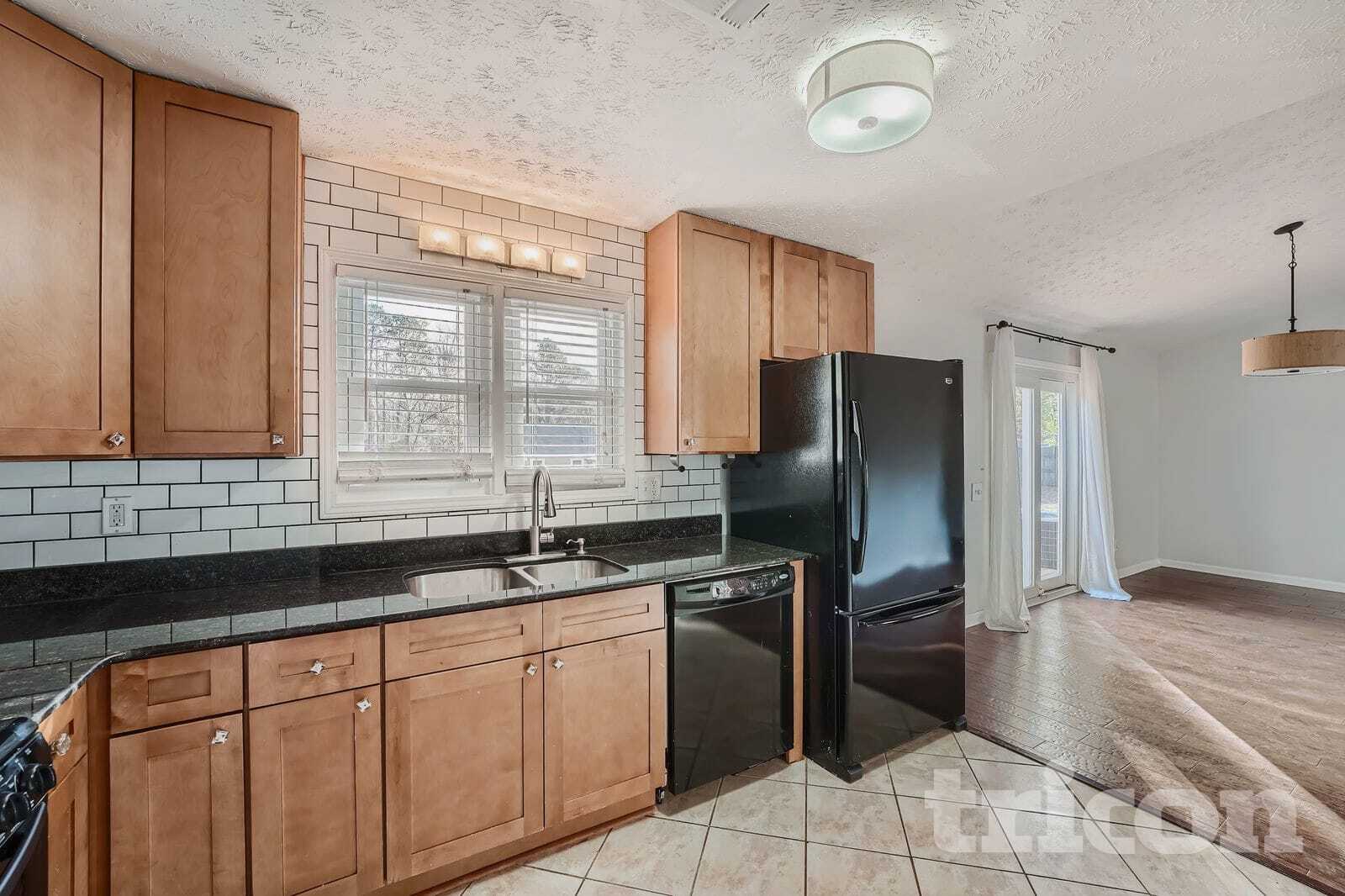 Building Photo - 414 River Point Dr