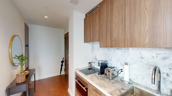 Building Photo - 430 Stuart St