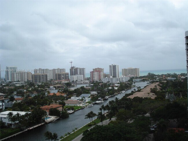 Building Photo - 3600 Yacht Club Dr