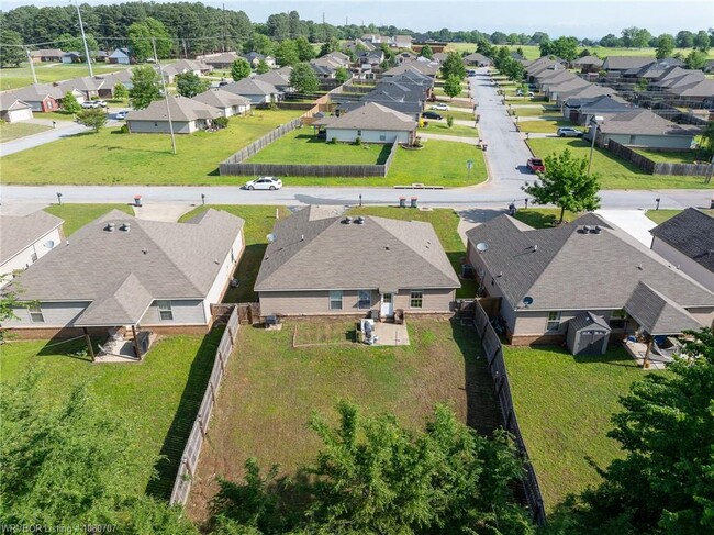 Building Photo - 2409 Crestview Ln