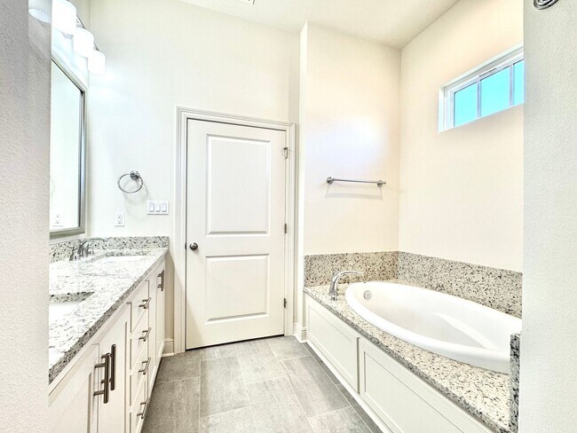 Building Photo - Cottage-Style 3BR Home in Americana