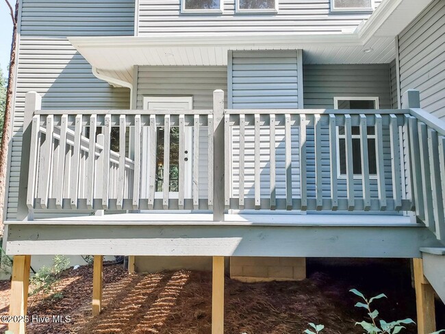 Building Photo - 9 Clarendon Ln