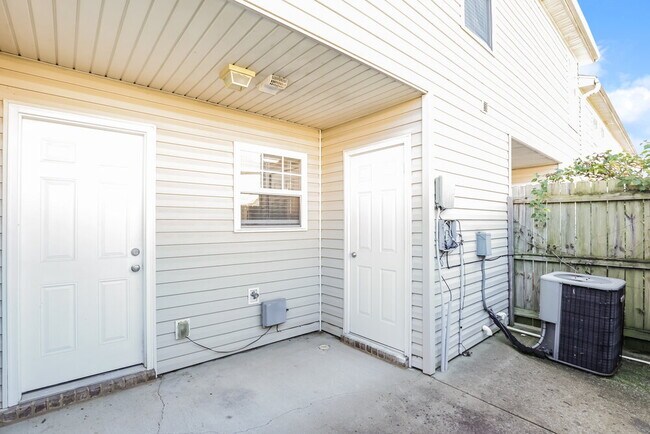Building Photo - 8051 Logan Dr