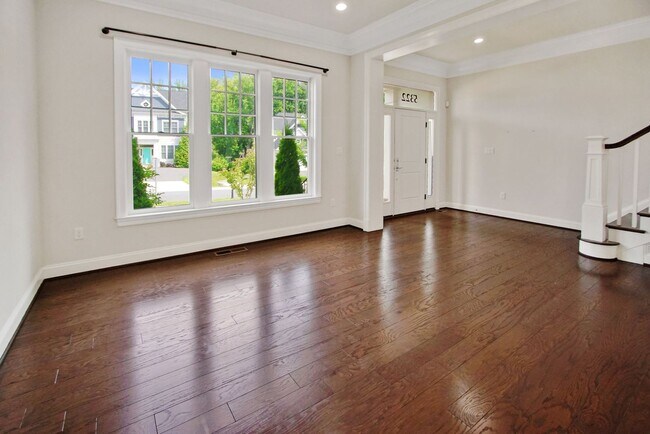 Building Photo - 5 Bed 4.5 Bath - Bethesda Single Family - ...